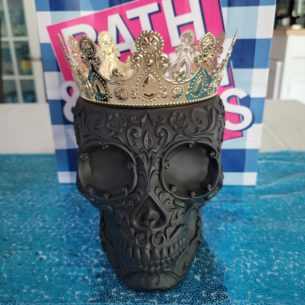 Bath and Body Skull Crown Candle Holder NEW - Picture 1 of 5